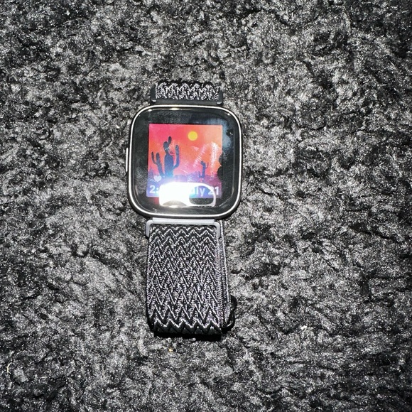 Fit bit versa 2 - Picture 3 of 5